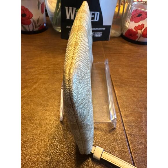 Coach Signature Canvas Year of the Tiger 2022 Wristlet Rare EUC - Picture 15 of 16